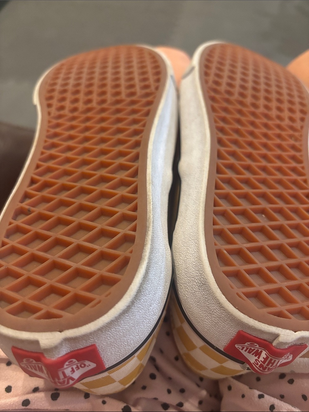 Vans unisex -On Checkerboard Sneakers - Yellow & White womens 9.5 men's 8 - Picture 2 of 4